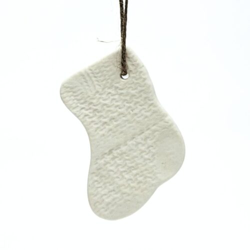 Keramik julepynt<br> Strikket julesok i hvid porcelæn</br>