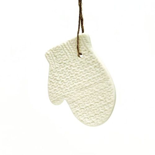Keramik julepynt<br> Strikket julevante i hvid porcelæn<br/>
