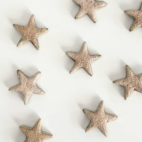 Keramik julepynt<br> Mini stjerner nougat<br/>